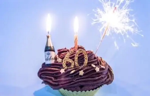 忘れられない誕生日のために60のことわざと詩を回す
