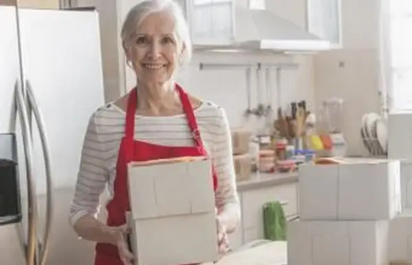 אפייה של אישה בכירה