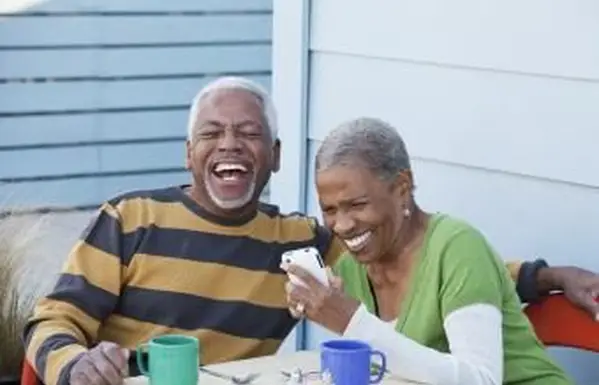 15 urkomische (aber saubere) Witze für ältere Menschen