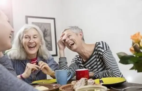 Učitelia sa smejú, obedujú