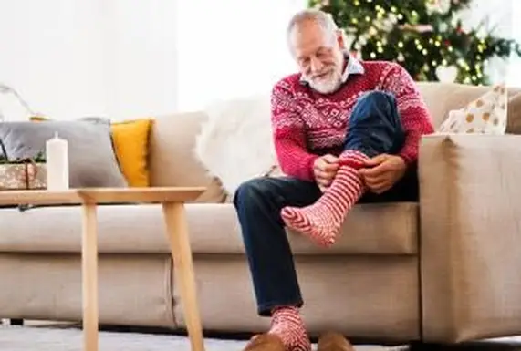 https://cf.ltkcdn.net/seniors/images/slide/253836-850x595-10_Senior_Man_socks.webp