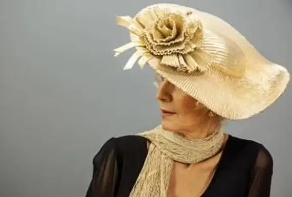 https://cf.ltkcdn.net/seniors/images/slide/253542-850x595-5_Mature_Woman_hat_scarf.webp