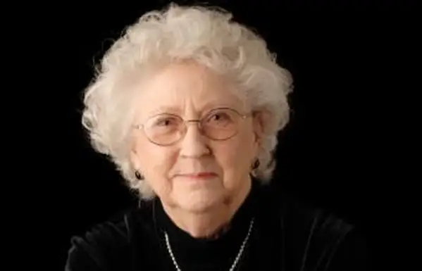 https://cf.ltkcdn.net/seniors/images/slide/217110-704x469-Gentle-Soft-Curls.webp