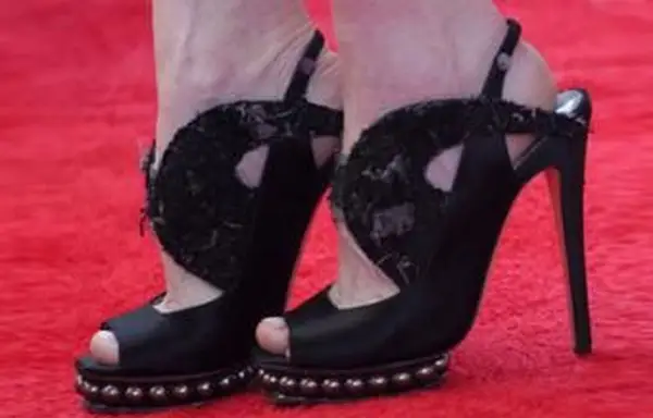 Aktorka Julianne Moore w butach Nicholasa Kirkwooda