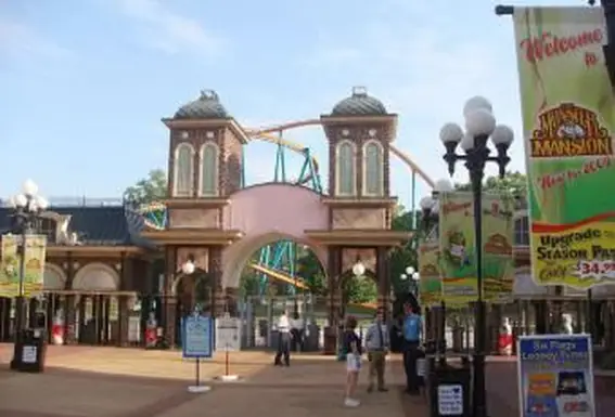 Zu Besuch bei Six Flags Over Georgia