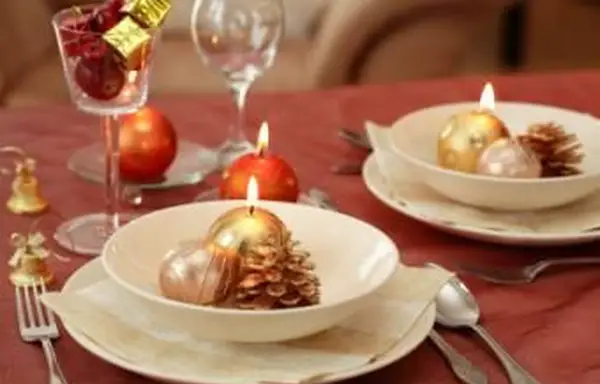 親密なクリスマスディナーの設定