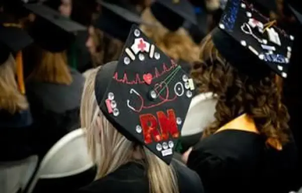 Decoração de boné de diploma de enfermagem