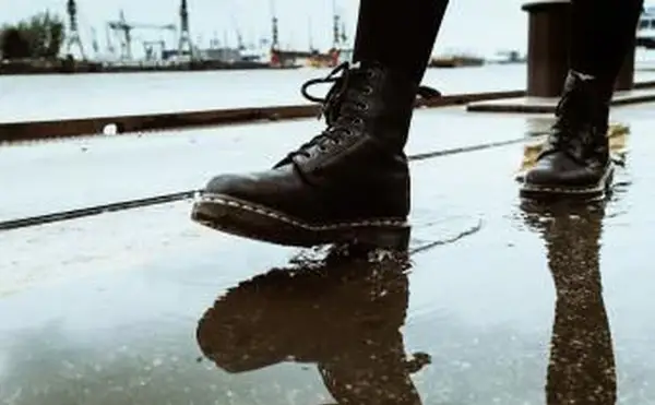 구매하기 전에 신발이 미끄러지지 않는지 확인하는 방법