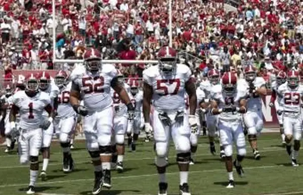 10 najlepších univerzitných futbalových tímov všetkých čias