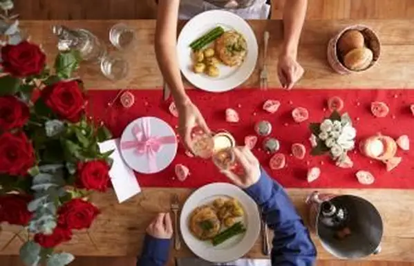 So verwenden Sie Tischläufer