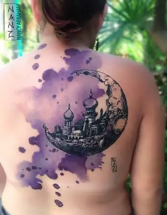 קעקוע בצבעי מים עיר ירח סהר פנטזיה