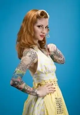 入れ墨のレトロな女の子