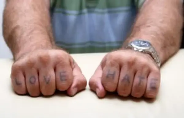 Liebe und Hass Tattoo