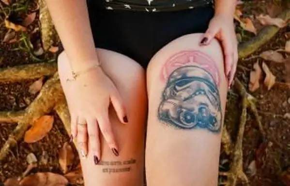 Tatouage à l'extérieur de la cuisse