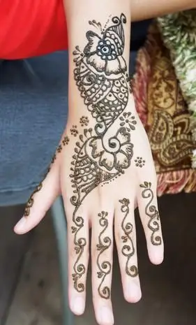 花のアラビアのヘナデザイン。 ©Andrewblue | Dreamstime.com