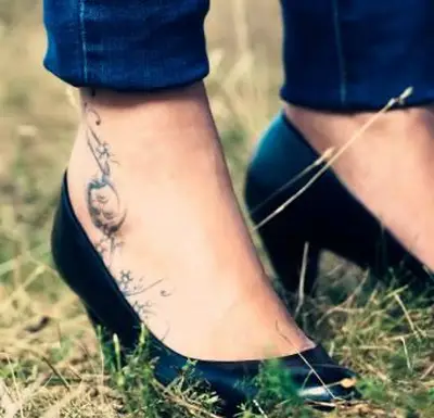 https://cf.ltkcdn.net/tattoos/images/slide/248179-850x850-cute-fun-ankle-tats.webp