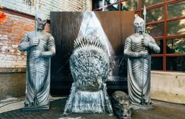 כס הברזל, משחקי הכס