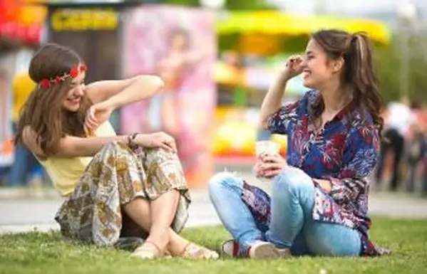 Dospievajúce dievčatá na festivale