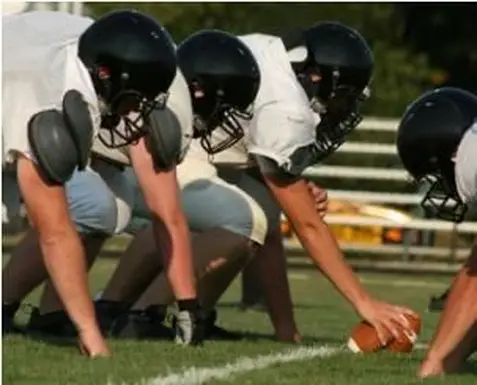 Exercícios de condicionamento de verão para jogadores de futebol americano do ensino médio