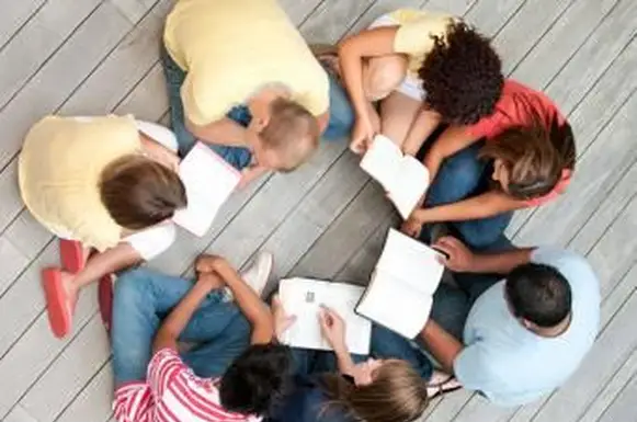 10代の若者グループのための聖書トリビアゲーム