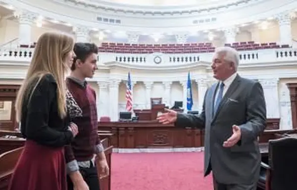 Como se envolver na política para adolescentes