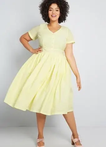 Favoloso vestito chemisier dal taglio svasato