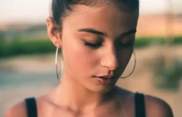 מבריק וזוהר