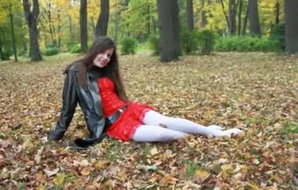 https://cf.ltkcdn.net/teens/images/slide/143037-849x565r1-short-red-fall.webp
