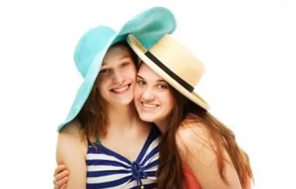 https://cf.ltkcdn.net/teens/images/slide/155145-849x565r1-teen-summer-hats.webp