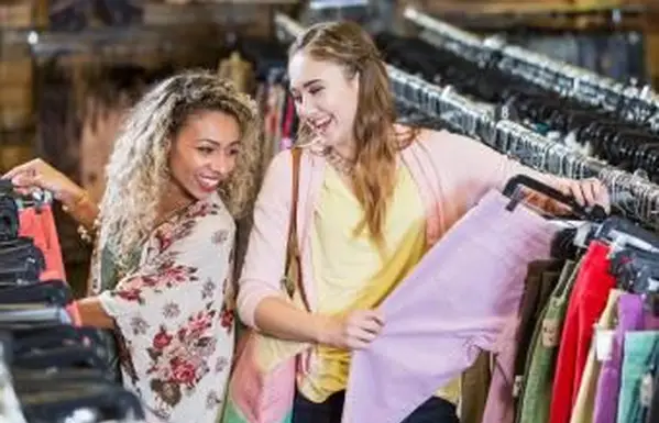 Trovare vestiti alti per adolescenti