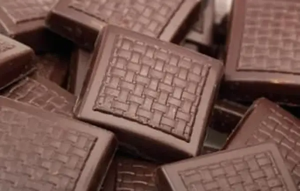 Štvorce z tmavej čokolády