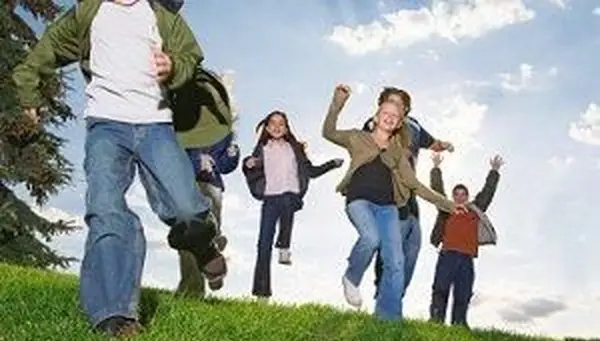 Signes de puberté chez les filles et les garçons