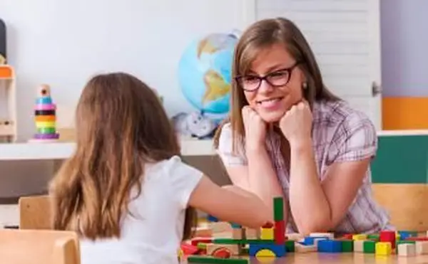 Gry w opiekę nad dziećmi do zabawy z dziećmi