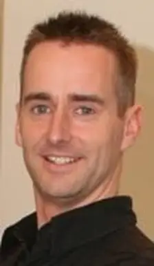 10代の若者と支出金のインタビュー