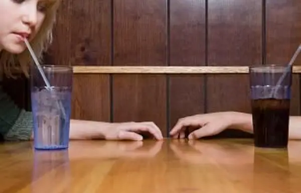 15 zaskakująco powszechnych problemów z miłością nastolatków