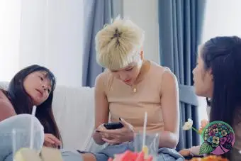 Meilleurs amis utilisant le téléphone pour préféreriez-vous jouer