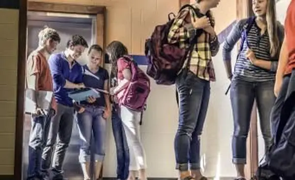 Codes vestimentaires scolaires typiques