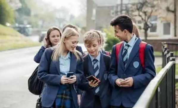 Rodzaje szkół z internatem dla niespokojnych nastolatków