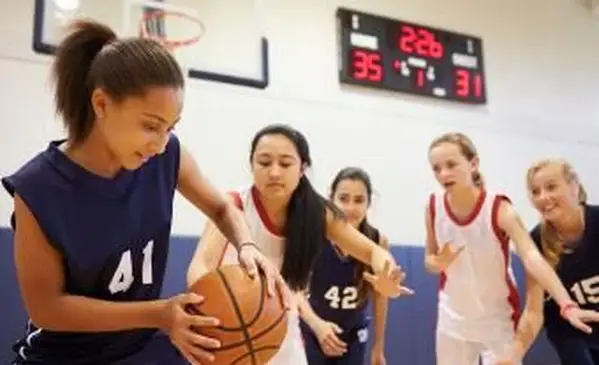 משחק כדורסל נשי בתיכון