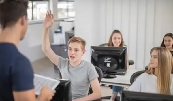 Dlaczego zajęcia komputerowe powinny być obowiązkowe w szkole średniej?