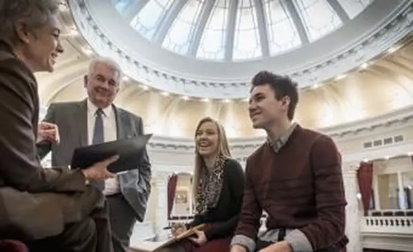 Questioni politiche che interessano agli adolescenti