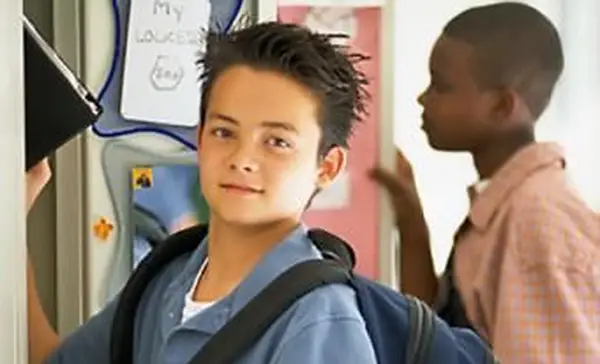 ילד בחטיבת הביניים בארונית