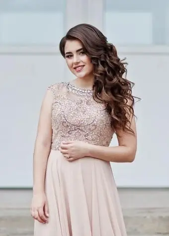 美しい控えめなウエディングドレス