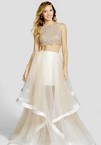 https://cf.ltkcdn.net/teens/images/slide/185144-522x800-Terani-Couture-Beaded-Top-%26-Organza-Two-Piece.webp