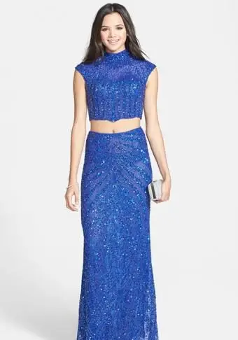 https://cf.ltkcdn.net/teens/images/slide/184942-522x800-Mac-Duggal-Two-Piece-Mandarin-Collar-Gown.webp