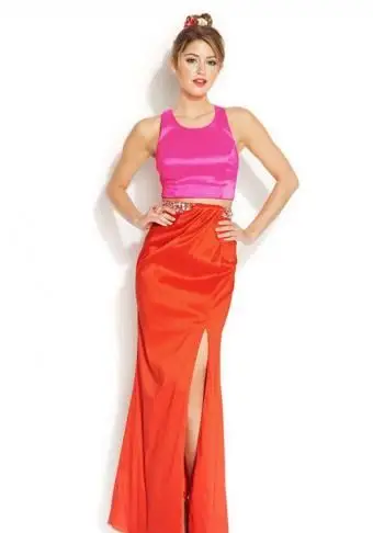 https://cf.ltkcdn.net/teens/images/slide/184944-522x800-City-Studios-Colorblock-Two-Piece-Gown.webp