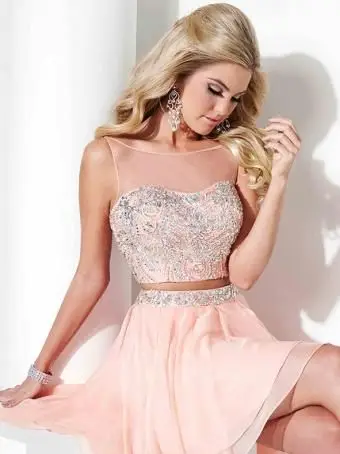 https://cf.ltkcdn.net/teens/images/slide/184899-591x850-Prom-Dress-Hannah.webp