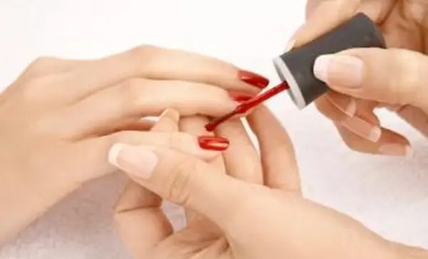 https://cf.ltkcdn.net/teens/images/slide/166055-849x565-getting-a-manicure.webp