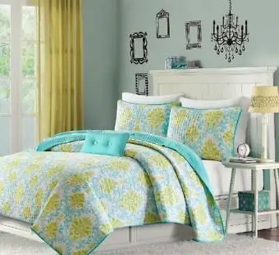 https://cf.ltkcdn.net/teens/images/slide/176472-600x600-Mizone-Katelyn-Quilt-Set.webp