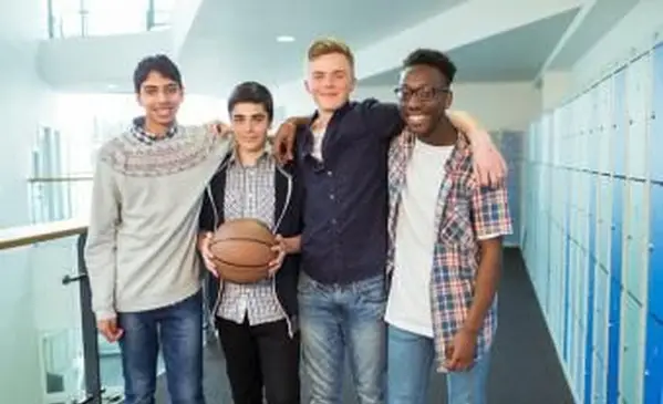 Adolescentes são fofos de maneiras diferentes